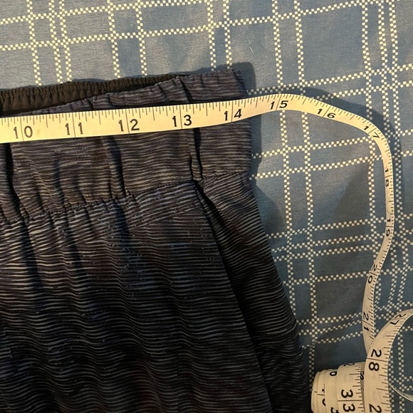 Lululemon joggers size 4 pre loved lightweight - Picture 5 of 5